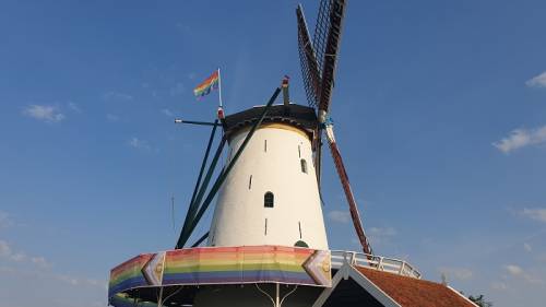 de molen van Kloetinge staat er gekleurd op