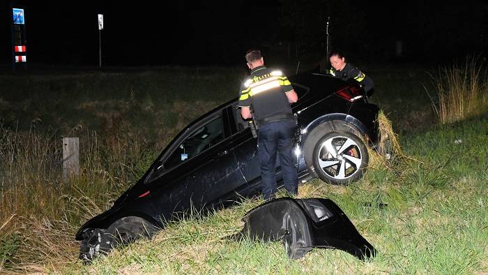 de auto raakte zwaar beschadigd