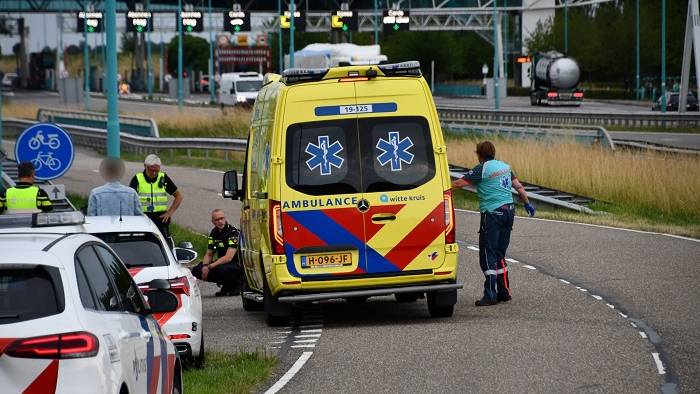 ambulancemedewerkers hebben de fietser meegenomen