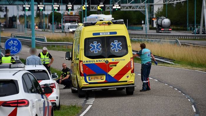 ambulancemedewerkers hebben de fietser meegenomen