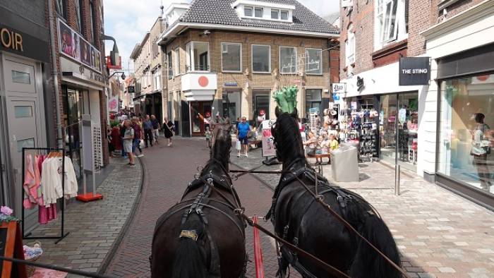 tweehonderd jaar geleden kwamen Van Lennep & Van Hogendorp met een koets in Goes