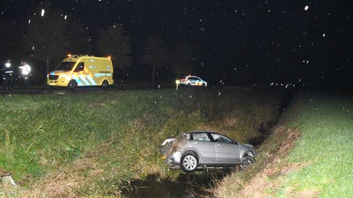 auto in de sloot bij Yerseke