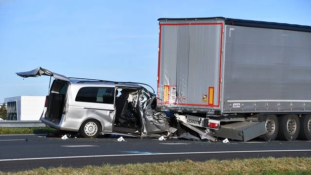 vier inzittende van het taxibusje raakten gewond