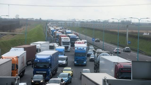 extra drukte verkeersplein Westerscheldetunnel