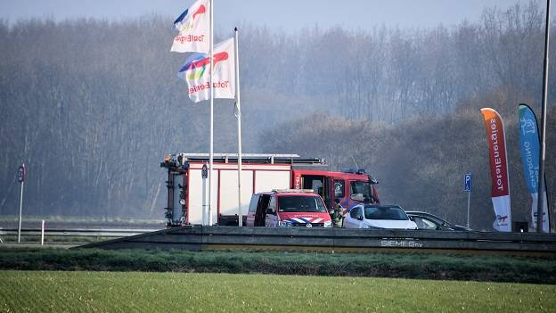 de oprit naar het benzinestation was enige tijd gesloten