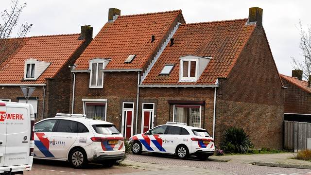 meerdere eenheden van de politie doen onderzoek