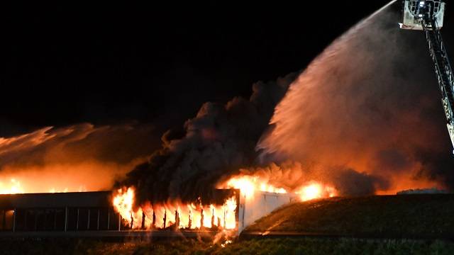 felle uitslaande brand bij Kats