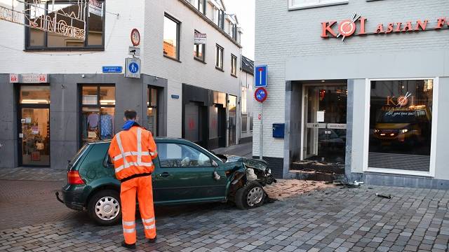 auto ramt gevel Aziatisch restaurant Goes