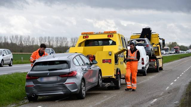 betrokken voertuigen worden getakeld