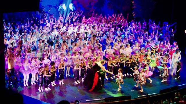de volledige cast van Agena in Theater de Mythe