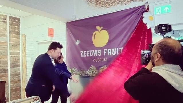 onthulling nieuwe naam door Wilco Blaak en Annabeth Evertz