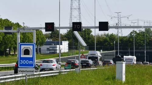 file bij de Vlaketunnel