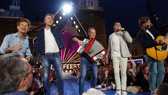 Jan Smit en 3J's Muziekfeest op het plein