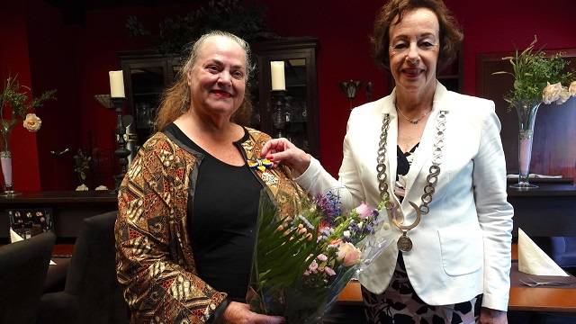 koninklijke onderscheiding voor Jacqueline Dijkinga (68) uit Kortgene