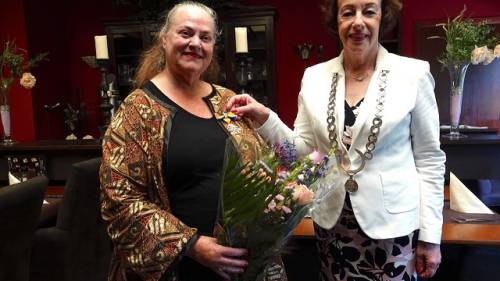 koninklijke onderscheiding voor Jacqueline Dijkinga (68) uit Kortgene