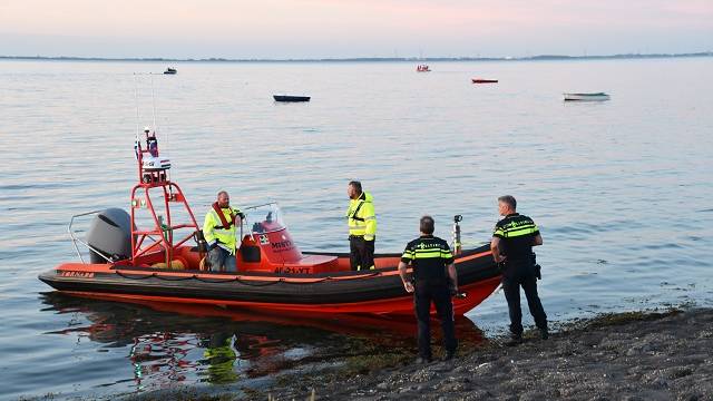 diverse hulpdiensten waren aanwezig op en rond de Oosterschelde