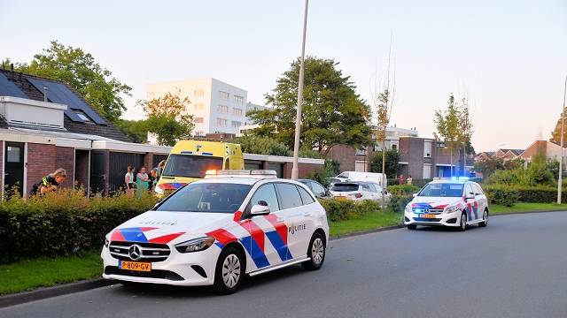 Politie en ambulance waren ter plaatse in de Troelstralaan