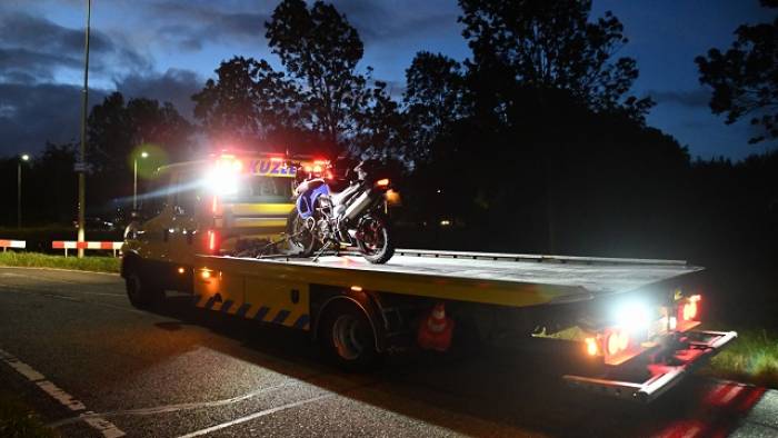 de motor is getakeld door een bergingsbedrijf