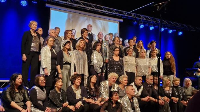 Popkoor Seaside Rendez-Vous zingt John Lennon's Imagine