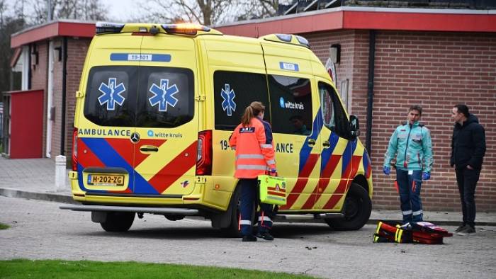 De ambulance bij de plaats van het incident.