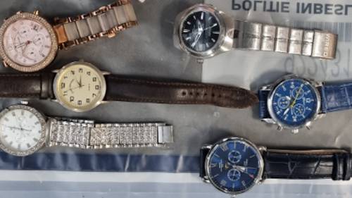Politie deelt foto's van buitgemaakte sieraden