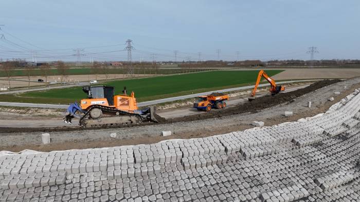 Werkzaamheden aan de Wersterscheldedijk, eind 2025.