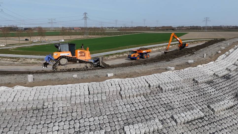 Werkzaamheden aan de Wersterscheldedijk, eind 2025.