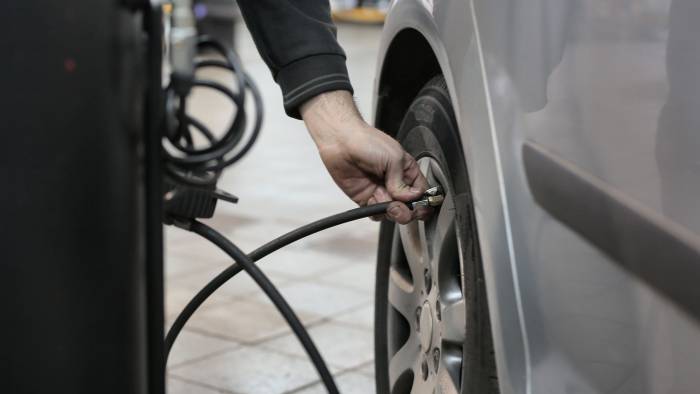 Automobilisten kunnen gratis bandenspanning laten controleren in Kruiningen
