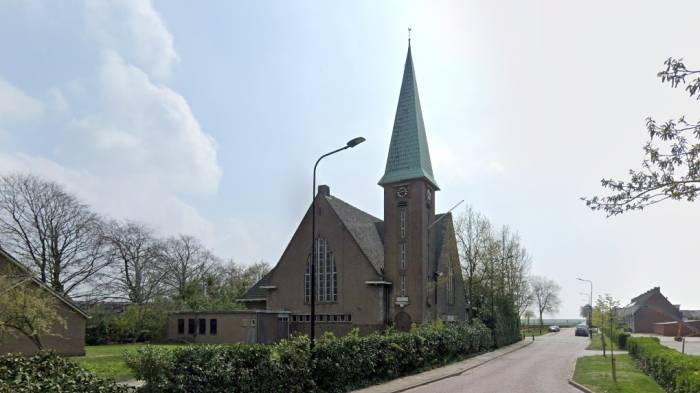 De inmiddels gesloopte Bathsewegkerk in Rilland, waarvan alleen de toren nog overeind staat.