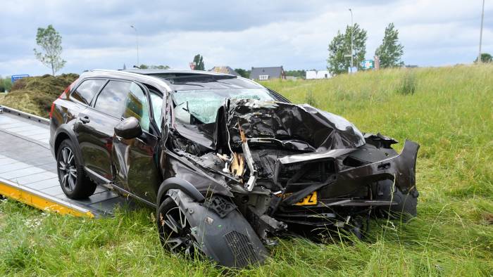 Brandweer rukt uit na flinke crash op Oudedijk bij Kortgene