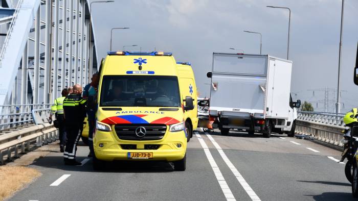 Kettingbotsing Vlakebrug, 2 gewonden en rijbewijs ingevorderd