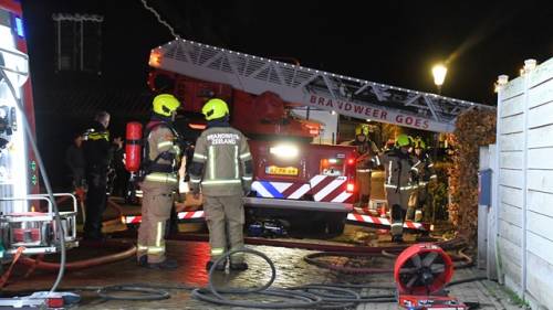 de brandweer in actie in Baarland