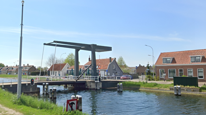De brug in Wilhelminadorp