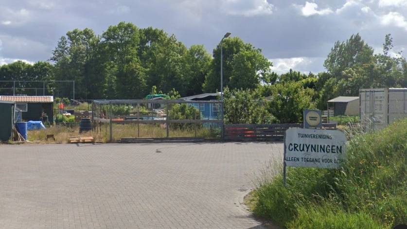 De volkstuin, eerder deze zomer. Inmiddels is het terrein afgesloten.
