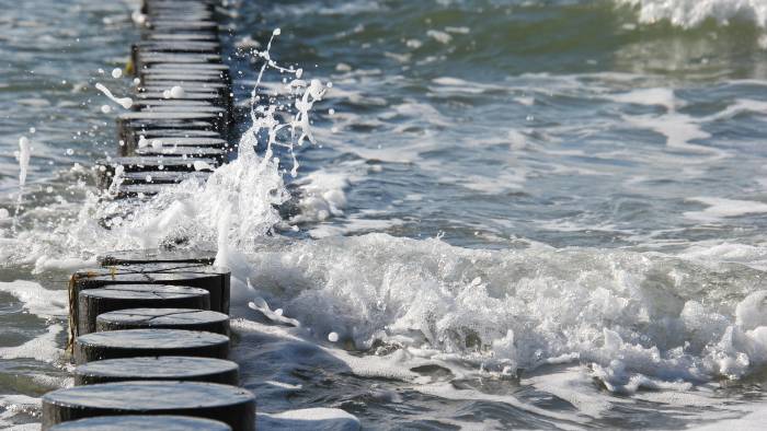 Zeeschuim en - water kan schadelijke stoffen zoals PFAS bevatten.