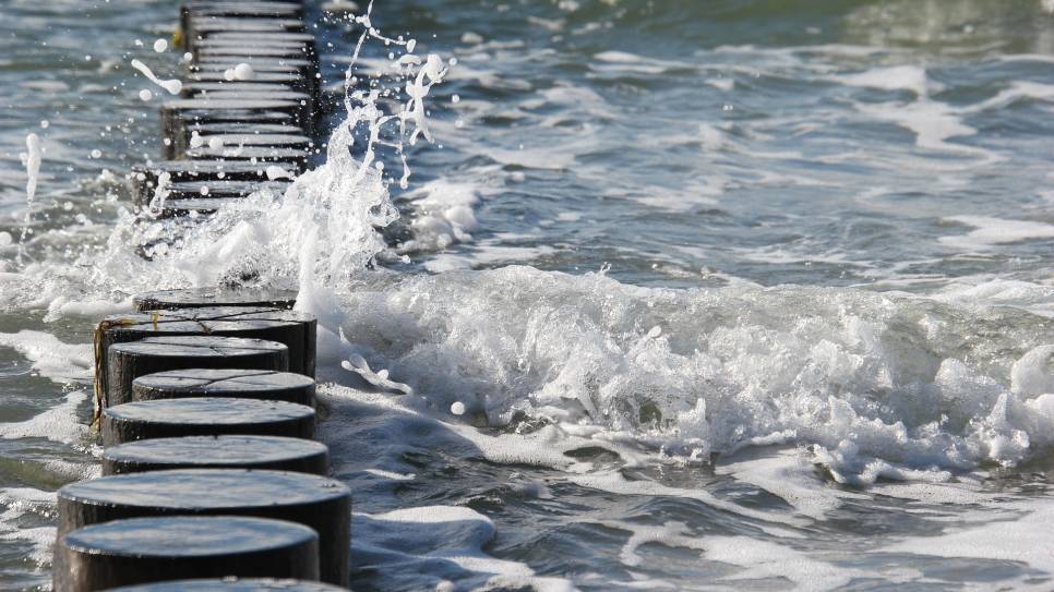 Zeeschuim en - water kan schadelijke stoffen zoals PFAS bevatten.