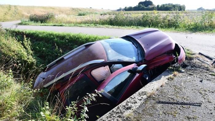 de auto raakte zwaar beschadigd