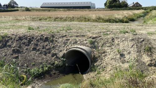 Een duiker onder een landweg,