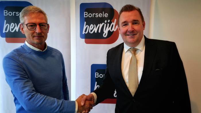 Voorzitter Marcel Duvekot (links) en burgemeester Gerben Dijksterhuis.