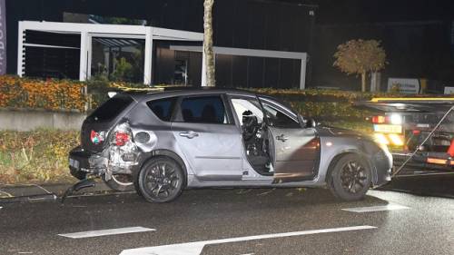 de auto raakte zwaar beschadigd bij het eenzijdig ongeval