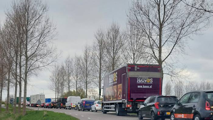 Files bij Kruiningen, door verkeersopstoppingen in de Vlaketunnel.
