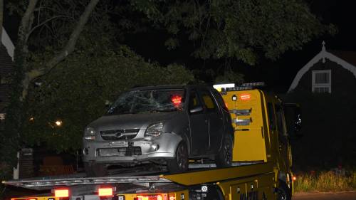 MAN RIJDT TUIN IN EN BELANDT IN ZIEKENHUIS