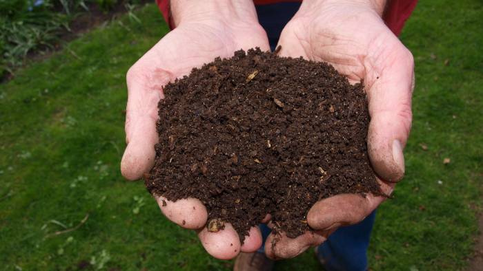 Gratis zakken met compost, zo lang de voorraad strekt.