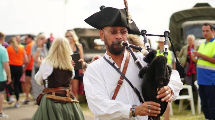 Herdenking van 80 jaar bevrijding bij de opening van de HighlandGames By The Sea