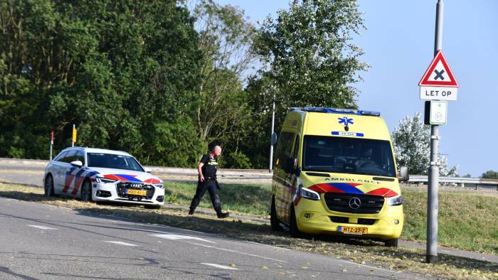 Mogelijke aanrijding bij Kruiningen, scooterbestuurder gewond