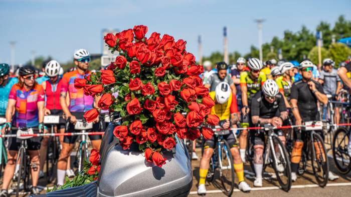Fietsen met een persoonlijk verhaal: deelnemers zetten zich in voor kankeronderzoek