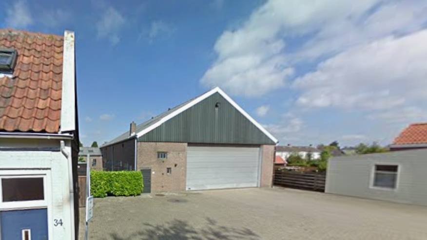 Het gebouw van de autogarage aan de Hoofdstraat in Ovezande.