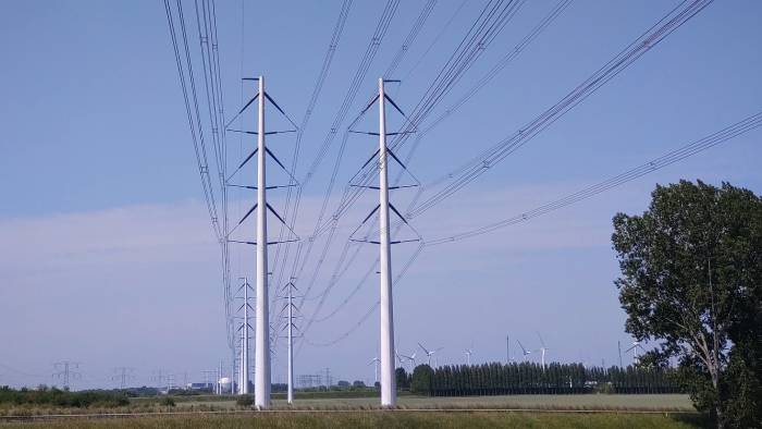 BORSELE: ‘NEE TEGEN NOG MEER ELEKTRICITEITSMASTEN’