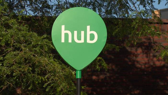 Het herkenbare 'hub'-bord.