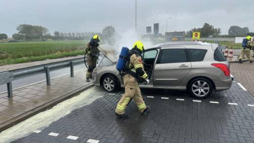 Onder de motorkap was rookontwikkeling.